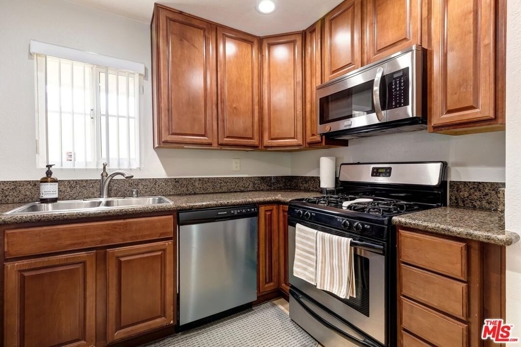 2138 E 1st Street - Photo 9