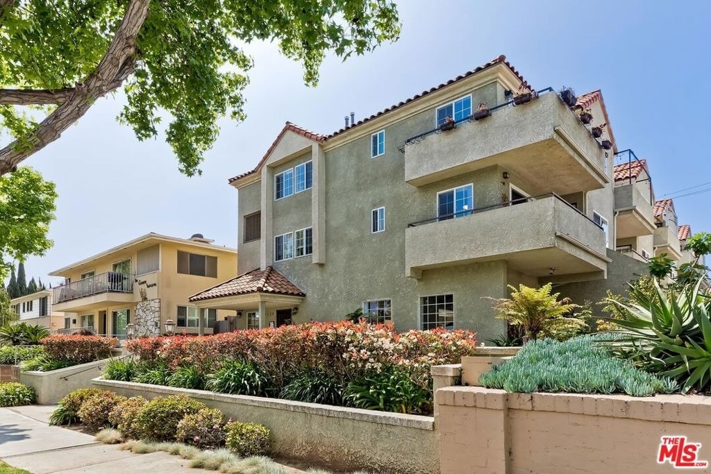 2138 E 1st Street - Photo 2