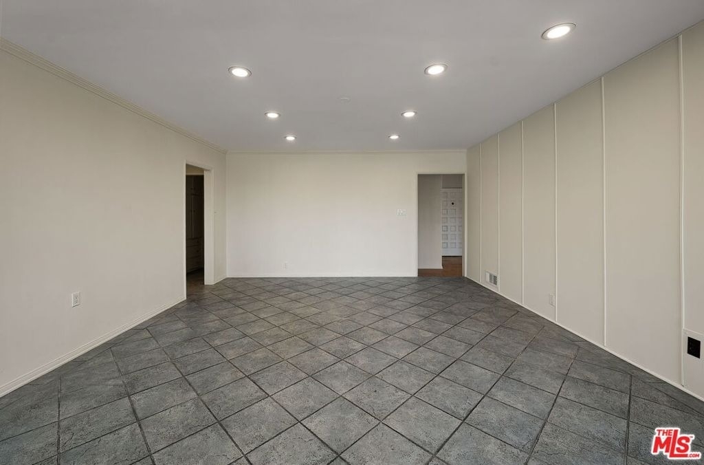 9149 Hillsboro Drive - Photo 7