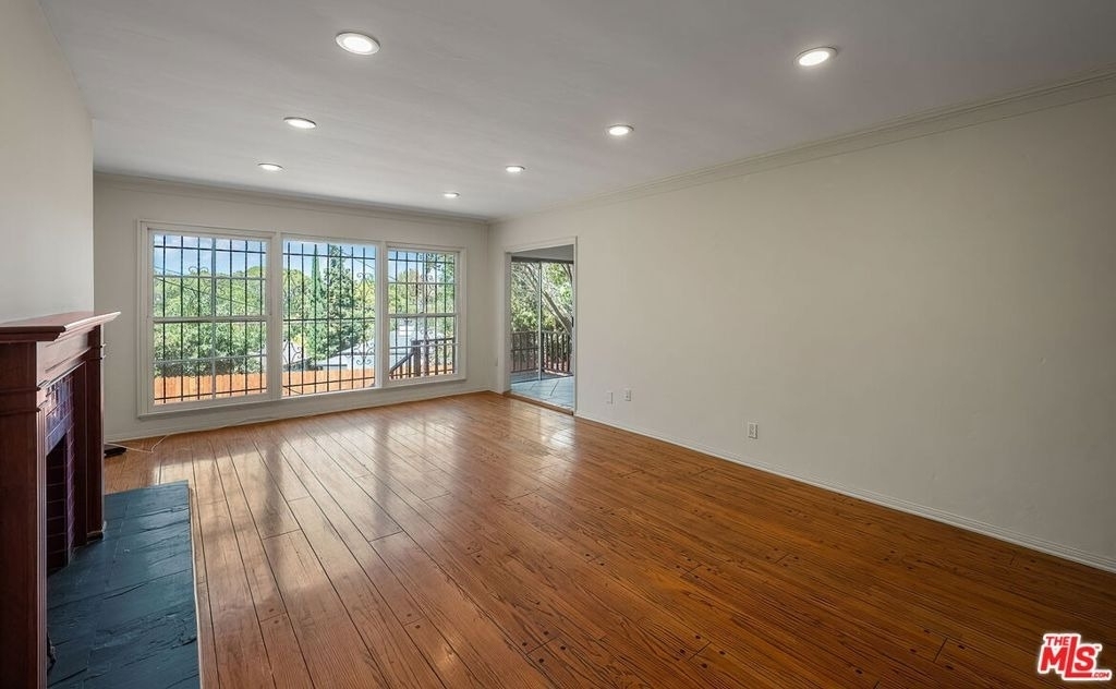 9149 Hillsboro Drive - Photo 4