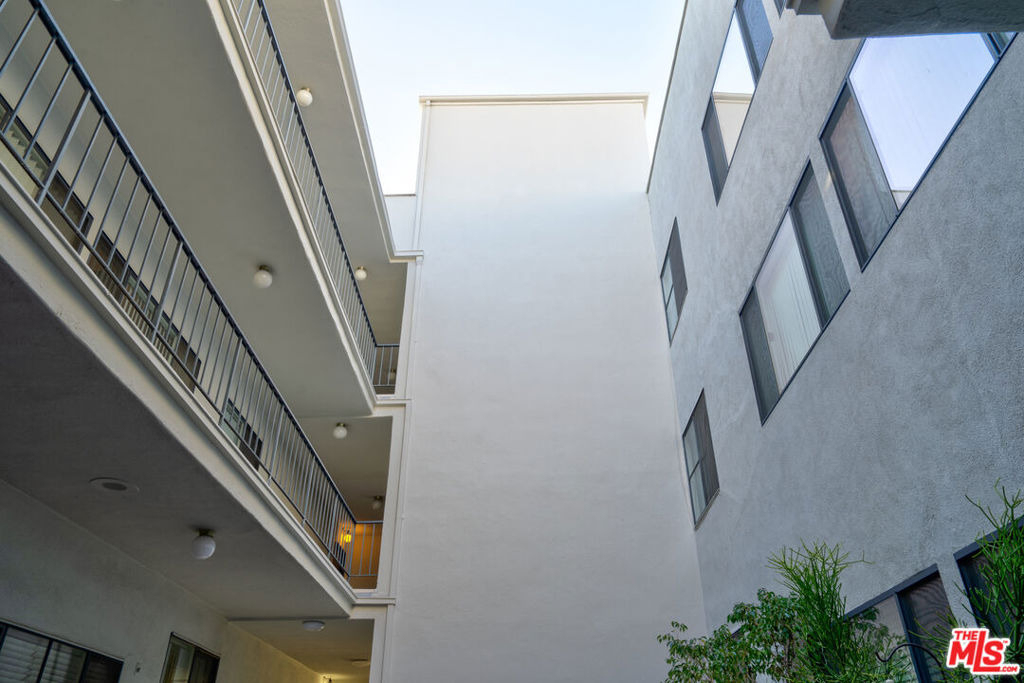 134 S Elm Drive - Photo 25