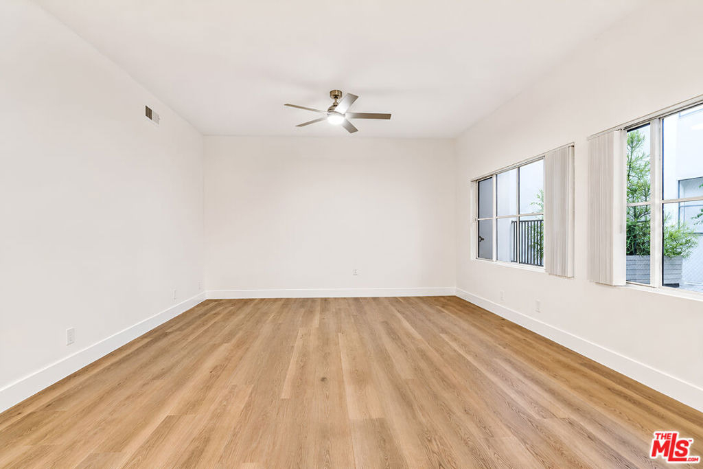 134 S Elm Drive - Photo 2