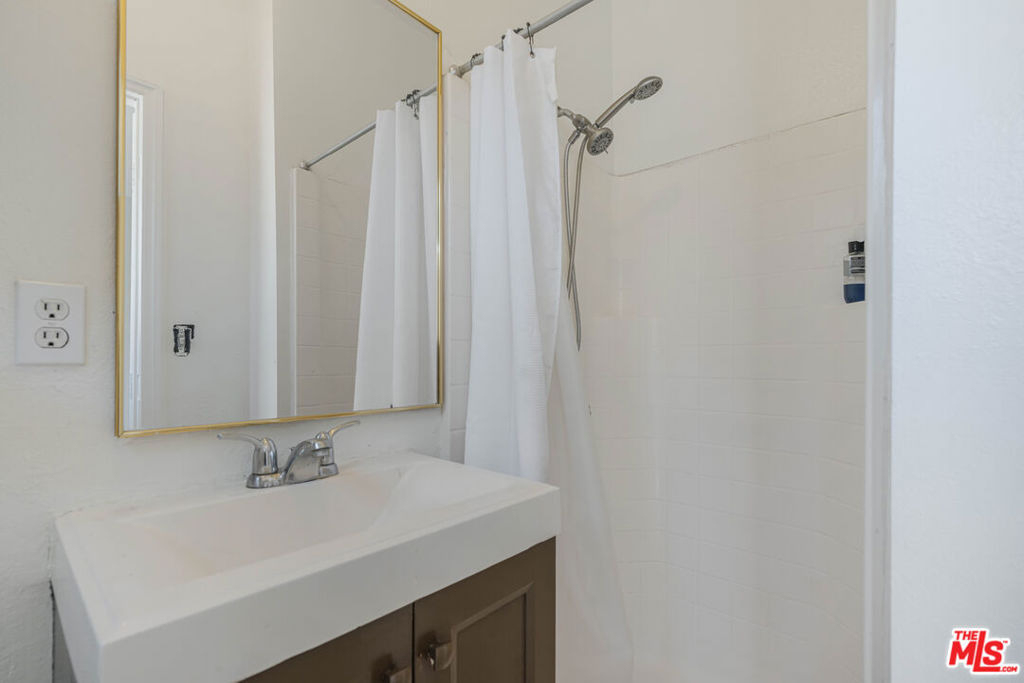 8224 Vanscoy Avenue - Photo 9