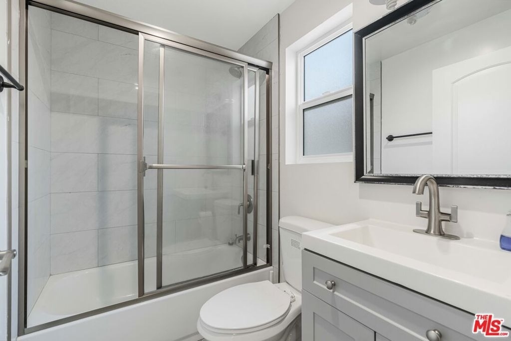 8224 Vanscoy Avenue - Photo 4