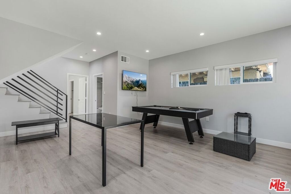 8224 Vanscoy Avenue - Photo 2