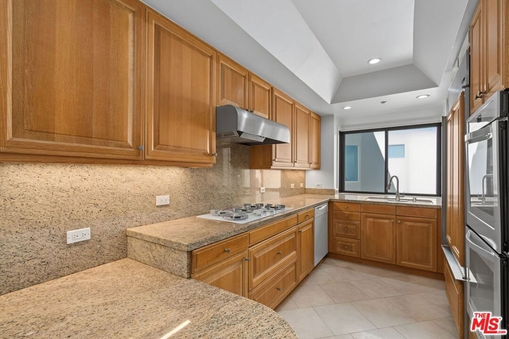 701 Ocean Avenue - Photo 36