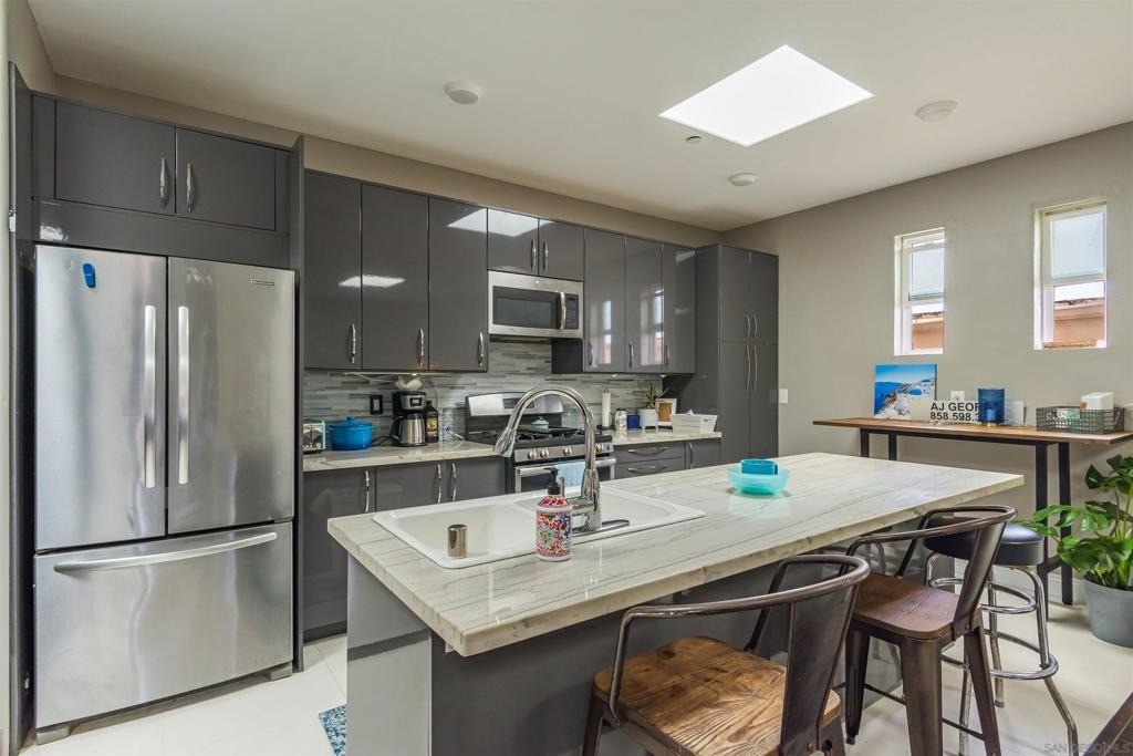 4741 Point Loma Ave - Photo 2