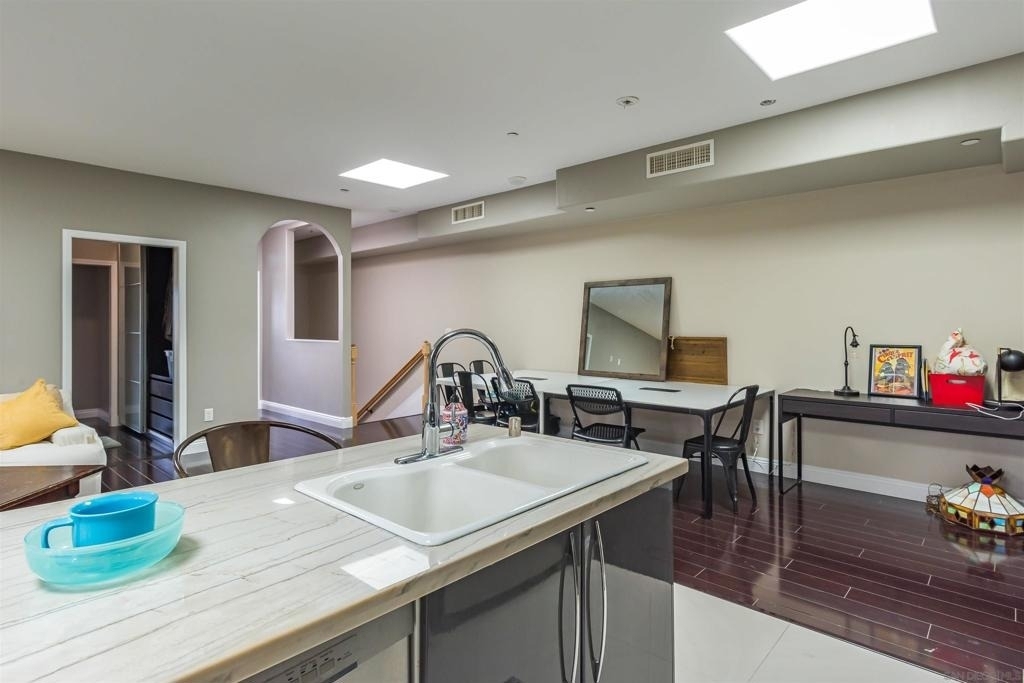 4741 Point Loma Ave - Photo 4