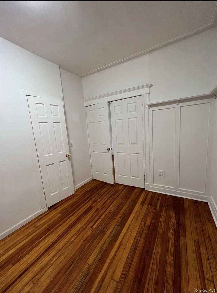 10713 Northern Boulevard - Photo 4