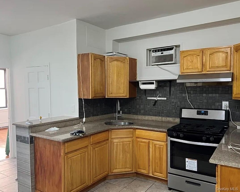 10713 Northern Boulevard - Photo 1