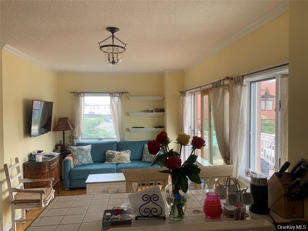 780 W Broadway - Photo 5