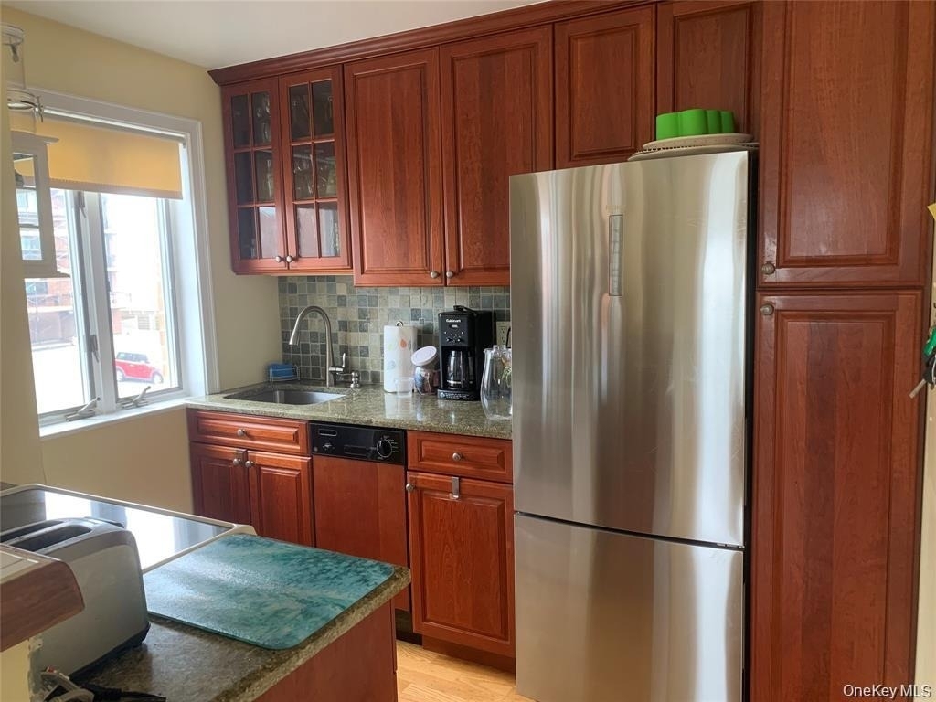 780 W Broadway - Photo 2