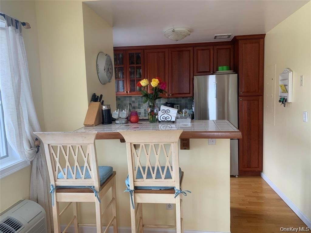780 W Broadway - Photo 4
