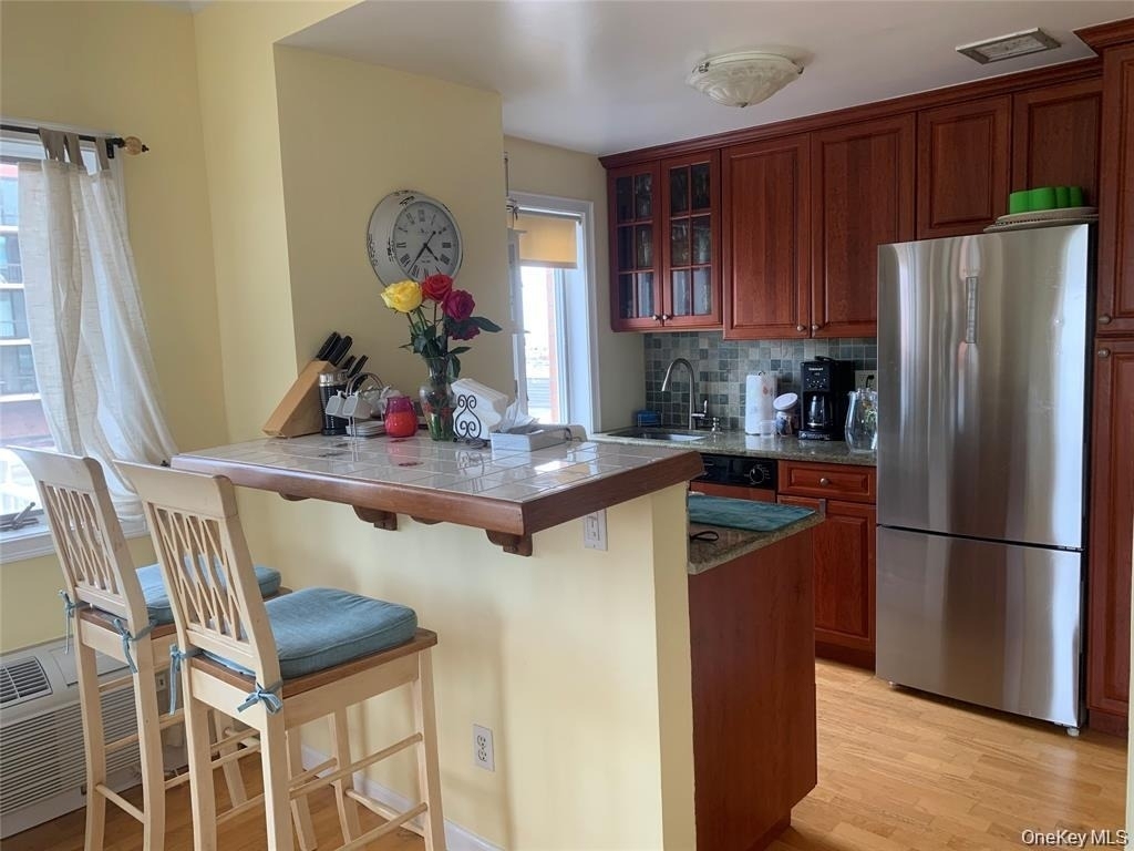 780 W Broadway - Photo 3