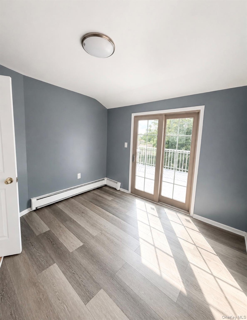 14308 Farmers Boulevard - Photo 1