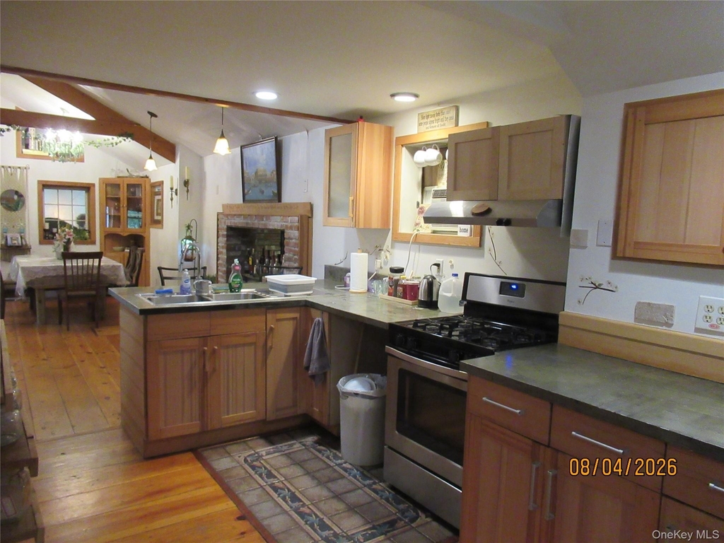 463 Mountain Road - Photo 2