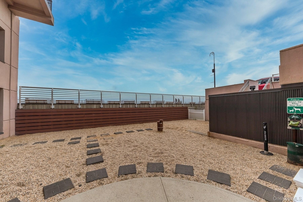 100 W Broadway - Photo 32