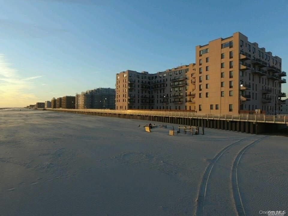 100 W Broadway - Photo 35
