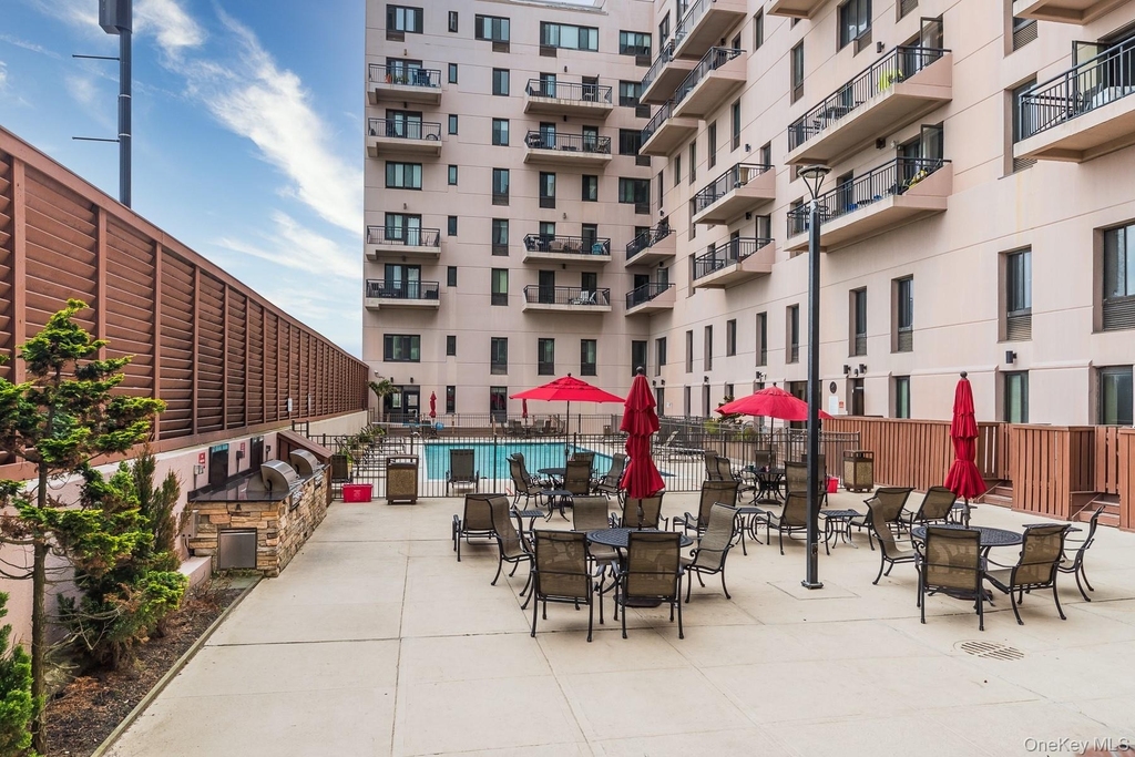 100 W Broadway - Photo 17