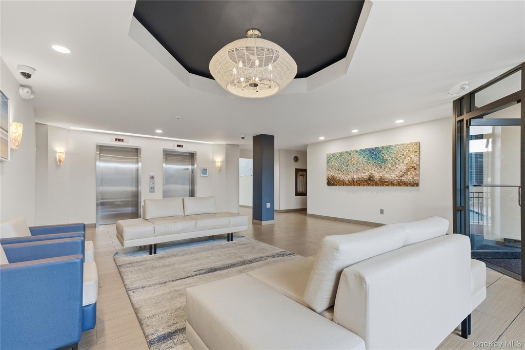 100 W Broadway - Photo 24