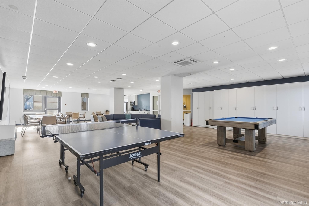 100 W Broadway - Photo 26