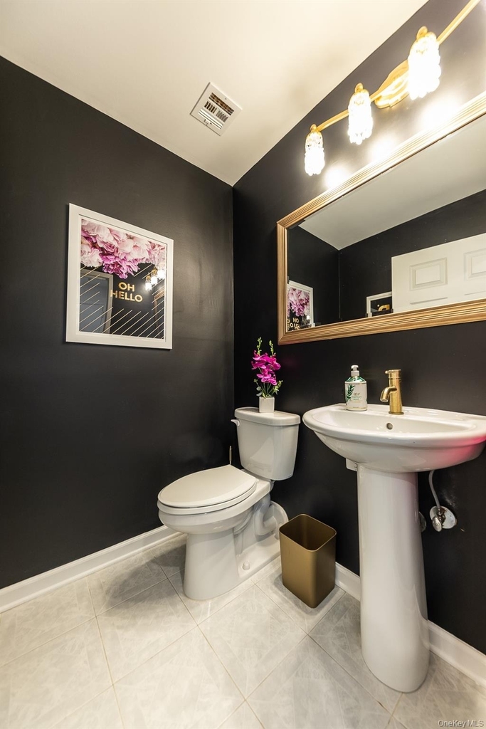 100 W Broadway - Photo 10