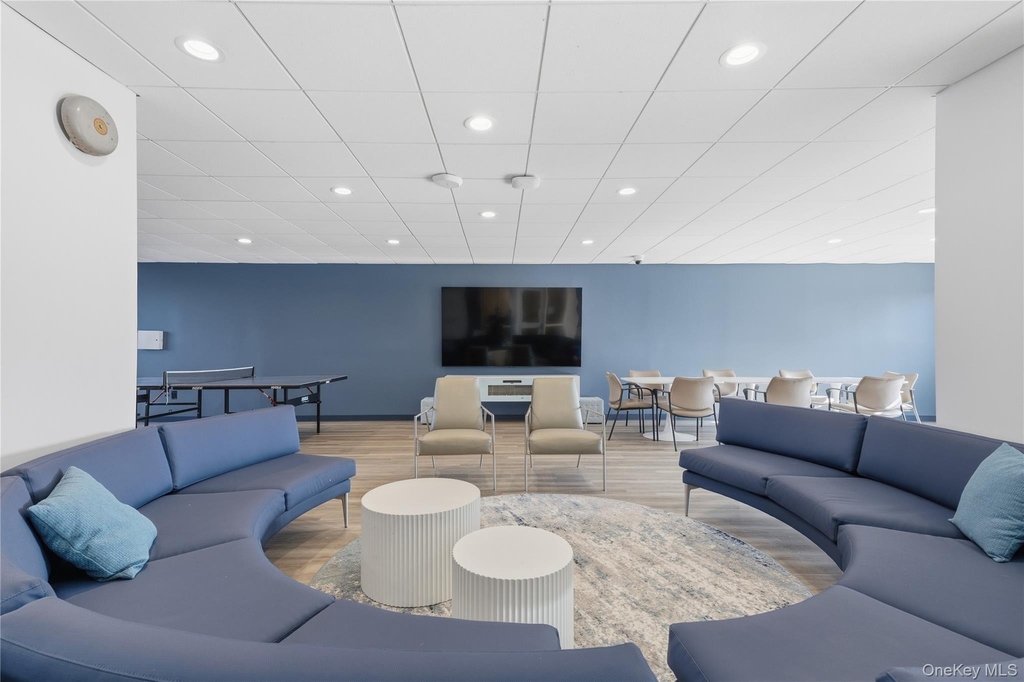100 W Broadway - Photo 28