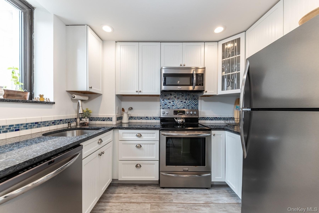 100 W Broadway - Photo 8