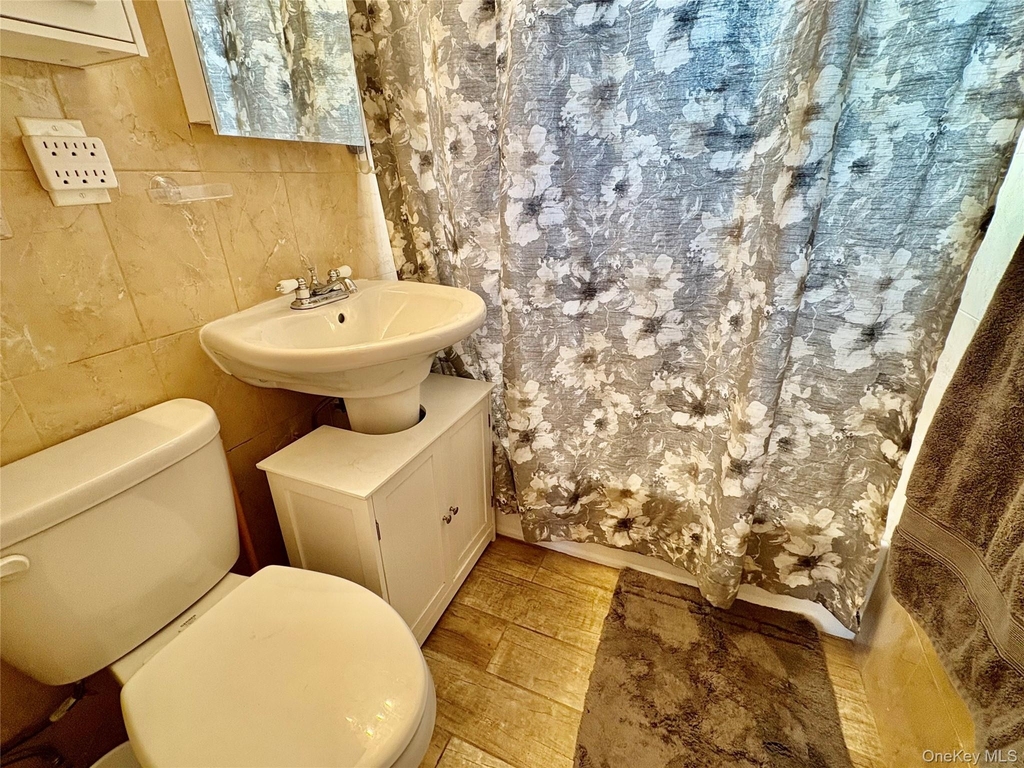 260-08 74th Avenue - Photo 9
