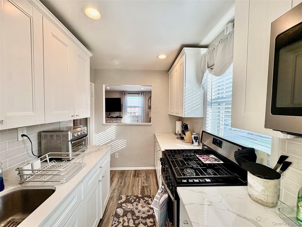 260-08 74th Avenue - Photo 2