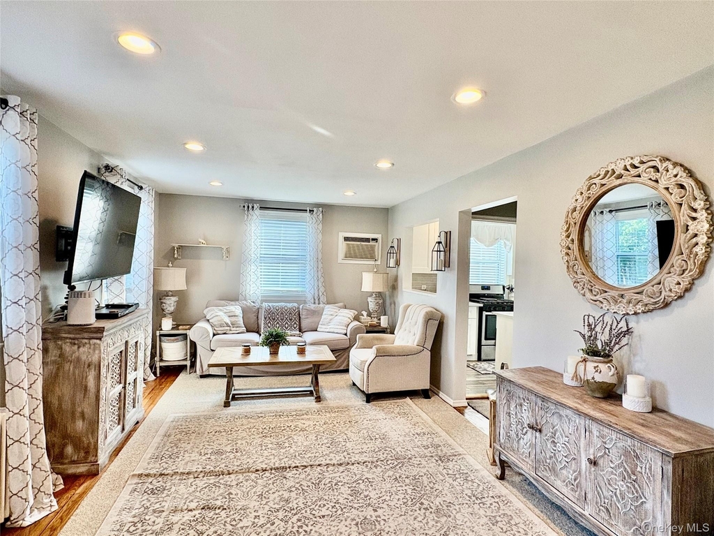 260-08 74th Avenue - Photo 3