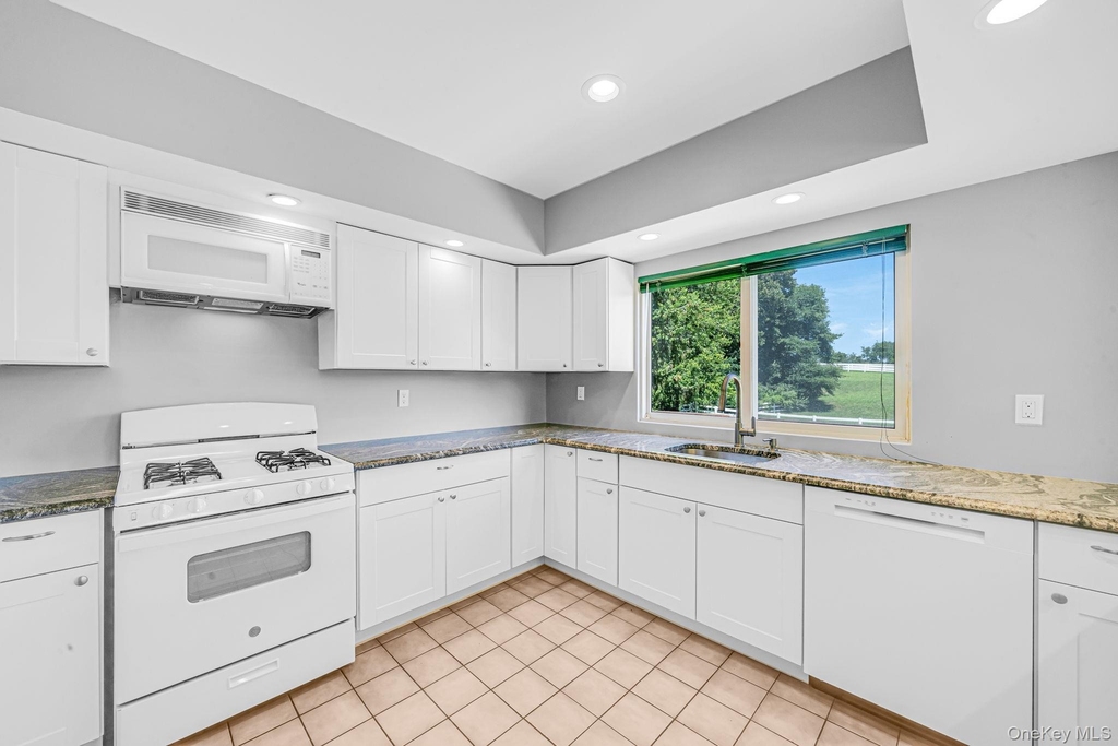 1394 Main Road - Photo 8