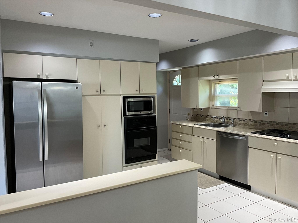 195 Central Park Road - Photo 2