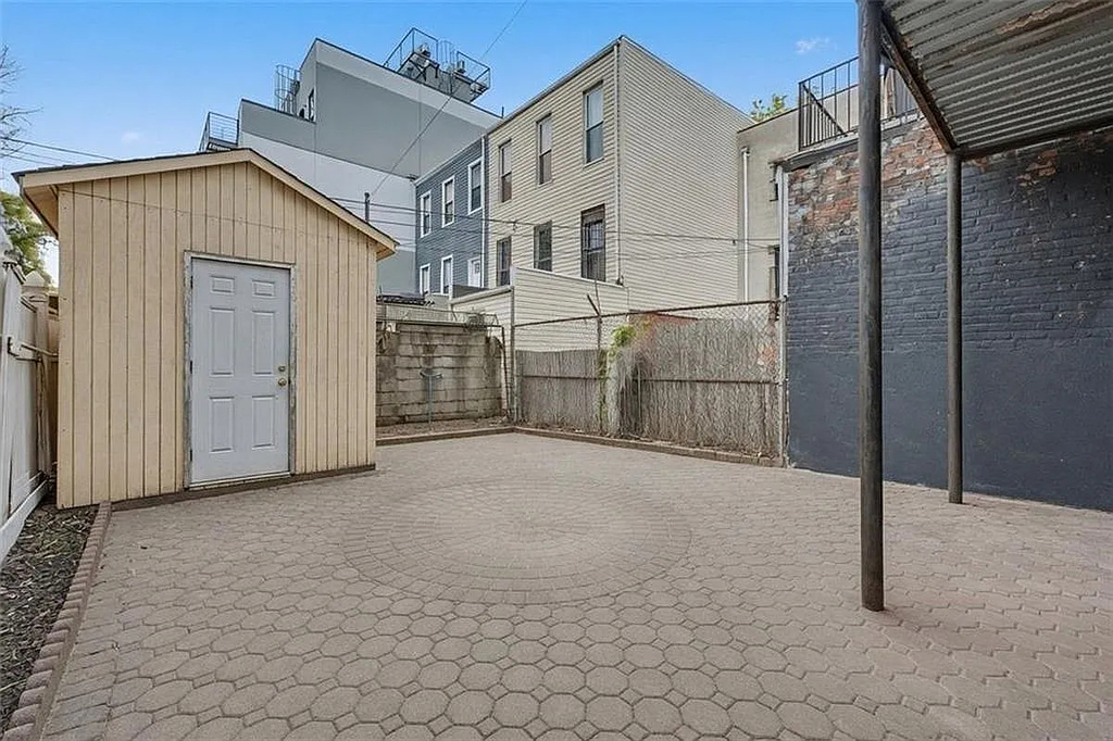 364 Evergreen Avenue - Photo 6