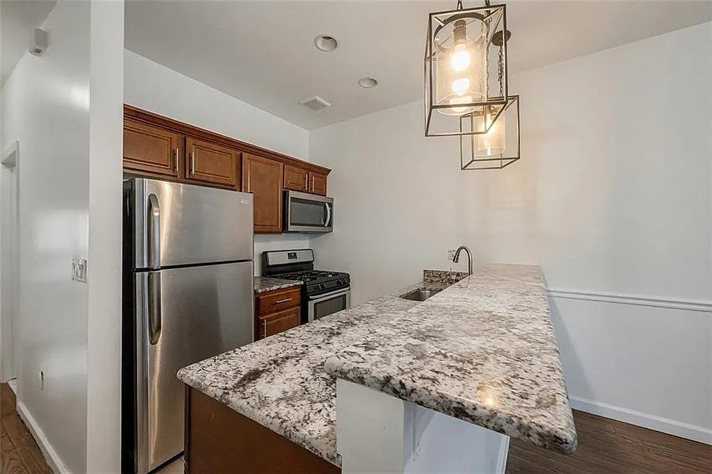 364 Evergreen Avenue - Photo 2