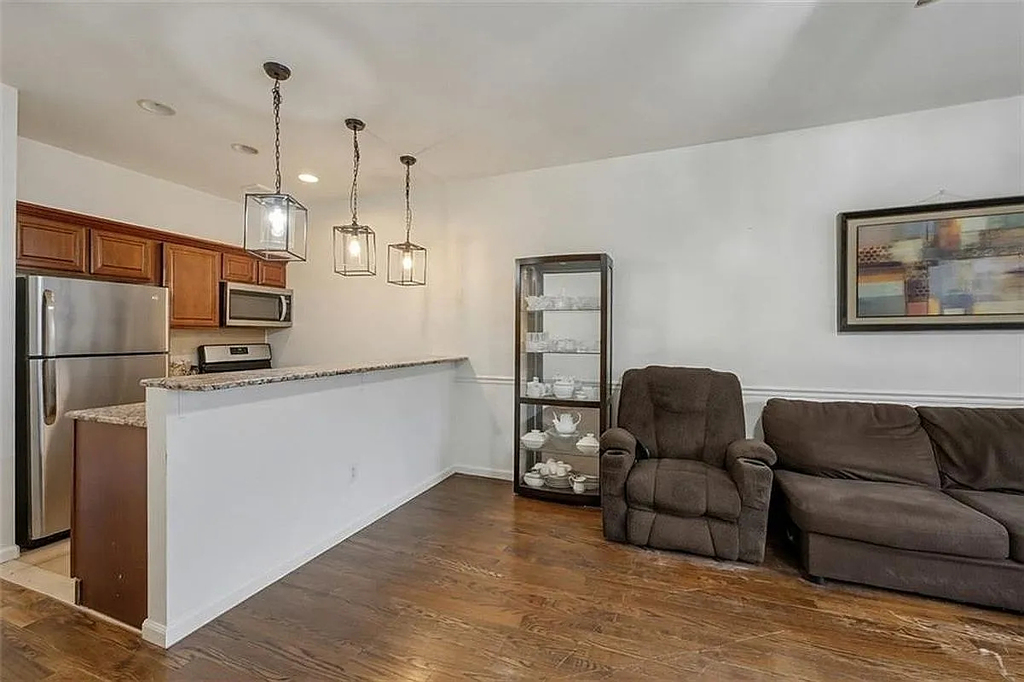 364 Evergreen Avenue - Photo 5