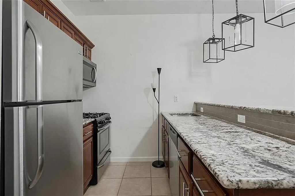 364 Evergreen Avenue - Photo 4