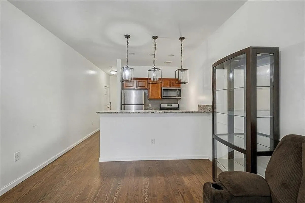 364 Evergreen Avenue - Photo 3