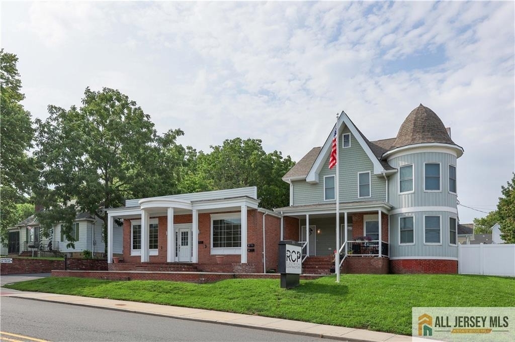 215 Washington Road - Photo 1