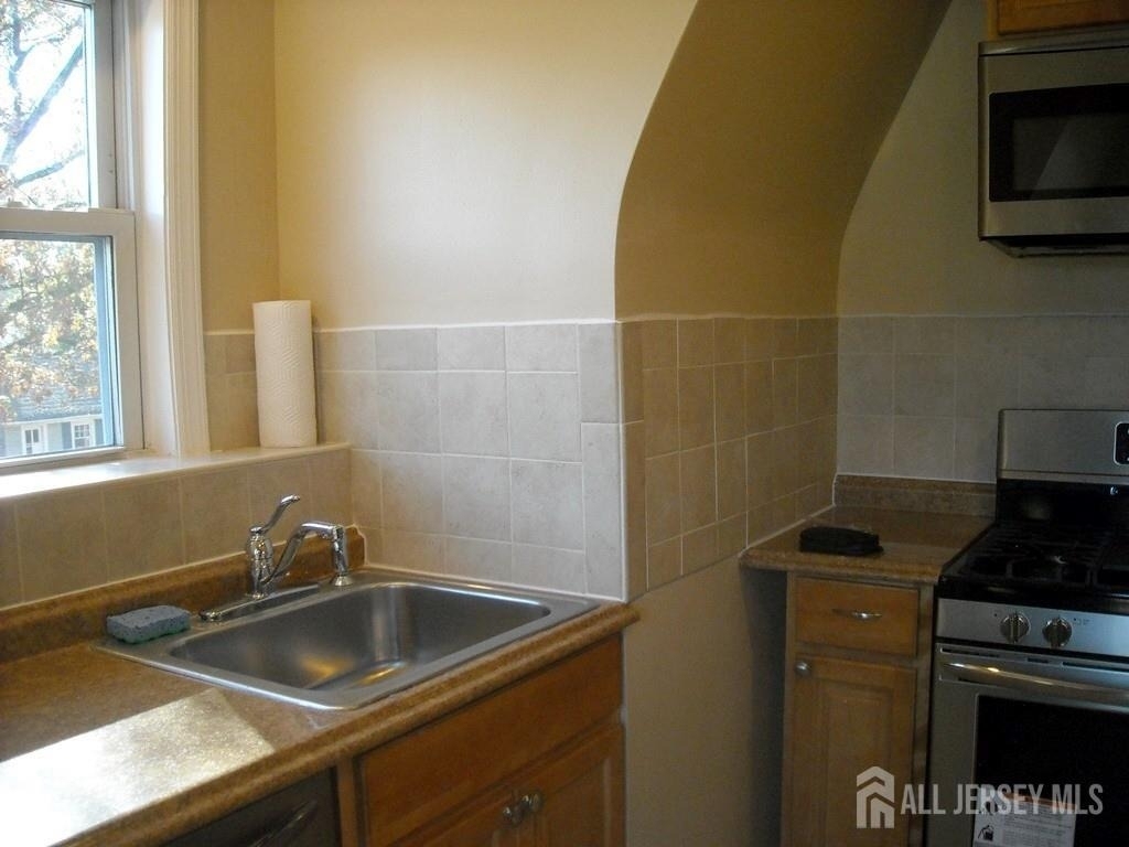301 Penfield Place - Photo 3