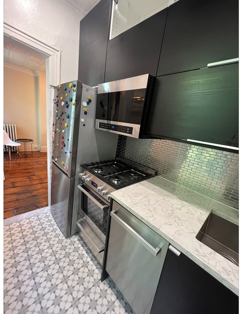 115 Bergen Street - Photo 4