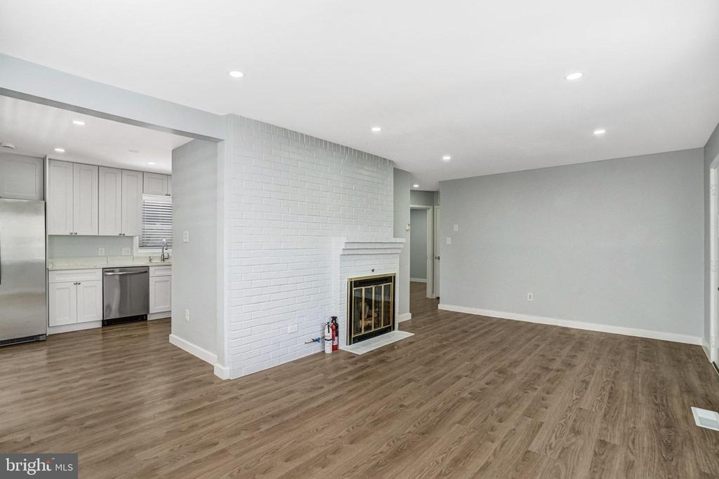 3120 Chepstow Lane - Photo 5