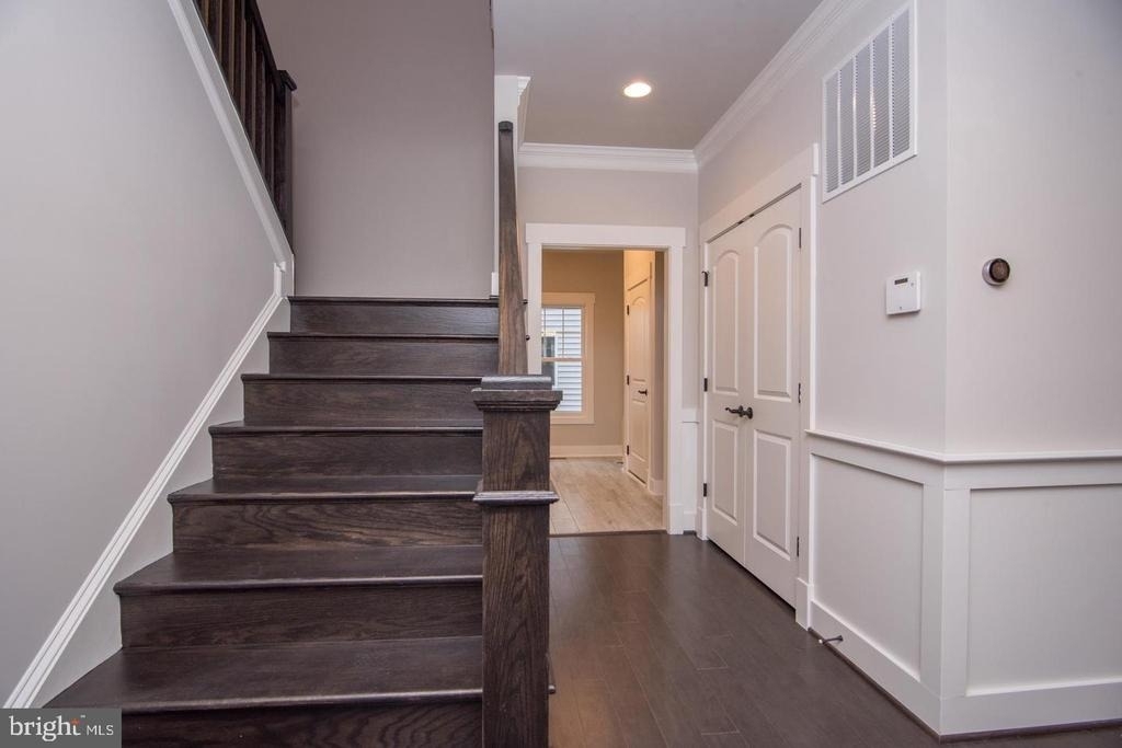 6928 Regent Lane - Photo 4