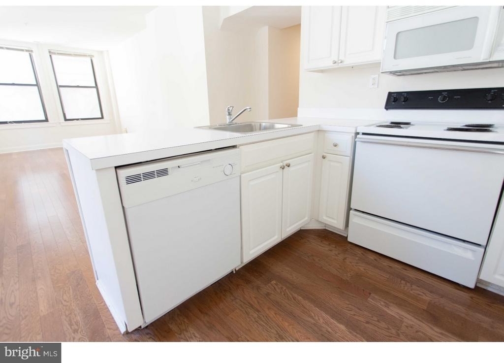 1411-4 Walnut Street - Photo 9