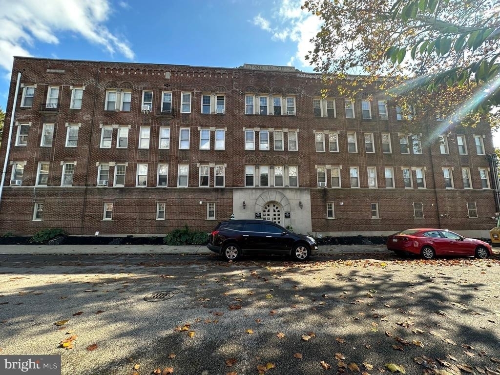 200-205 W Sedgwick Street - Photo 1