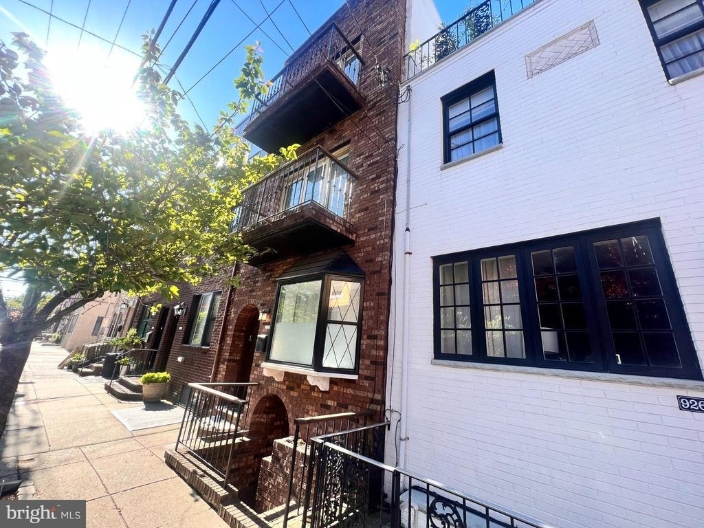 924 Catharine Street - Photo 0
