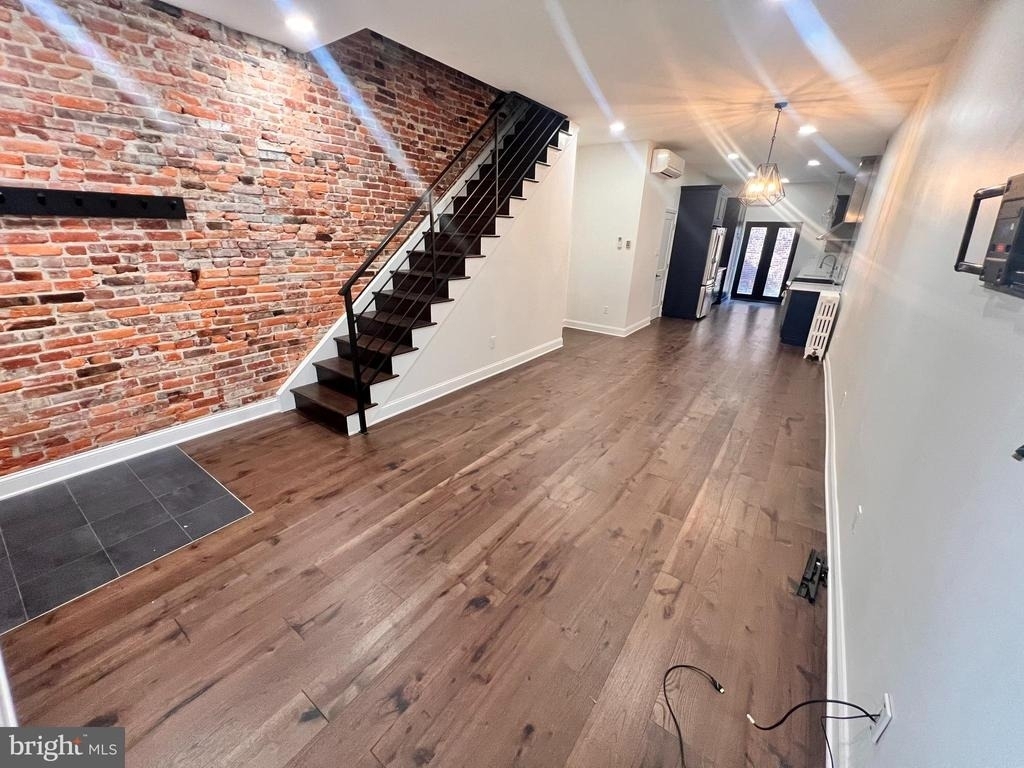 924 Catharine Street - Photo 3