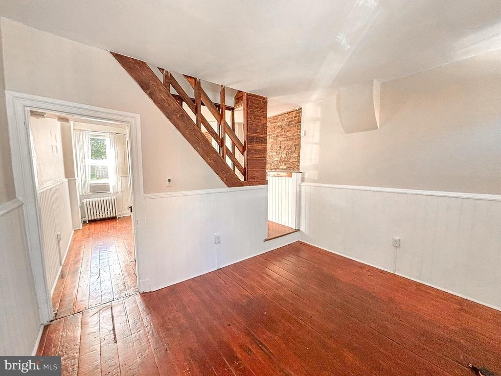 310 E Miner Street - Photo 2