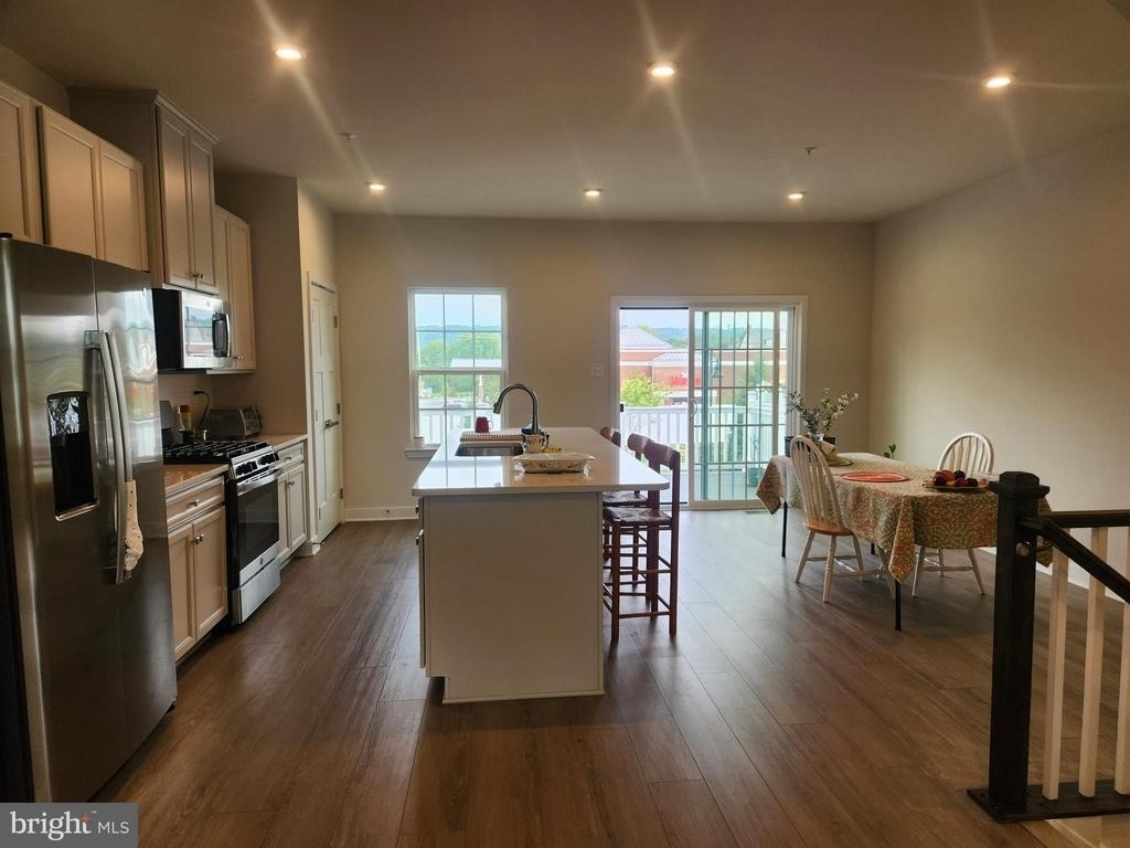 130 Arcadia Way - Photo 3