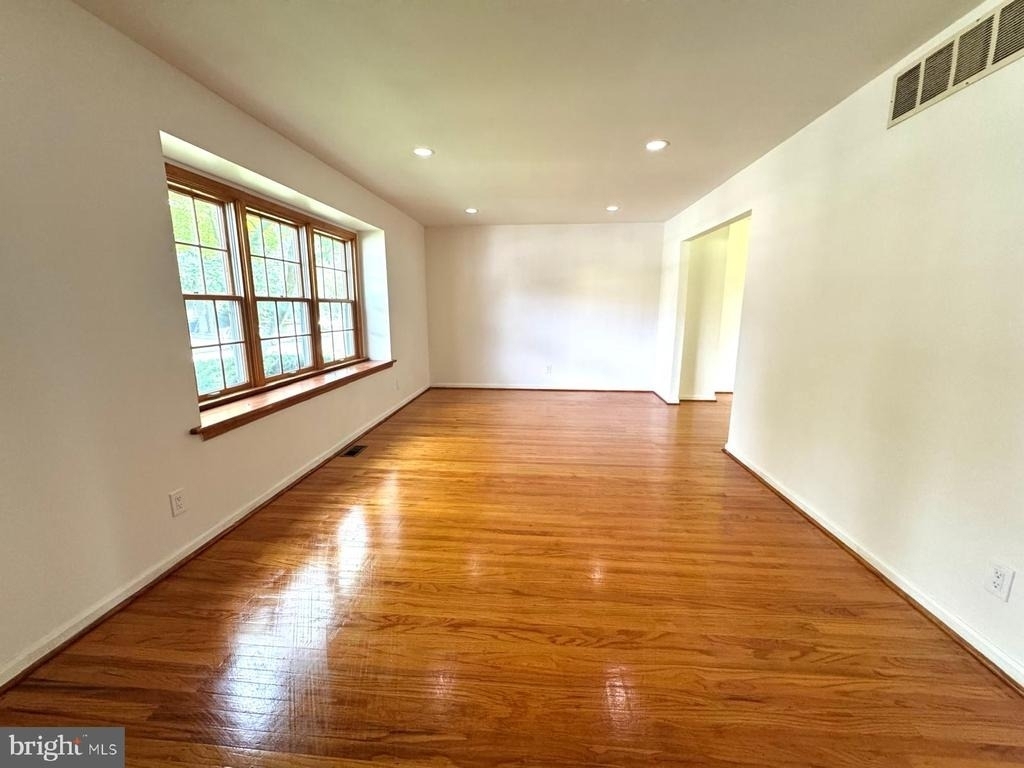 1104 Hudson Avenue - Photo 1
